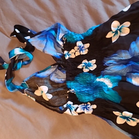 Dress - Picture 3 of 3